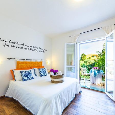 سانتا تيريزا غالّورا Le Maschere B&B المظهر الخارجي الصورة