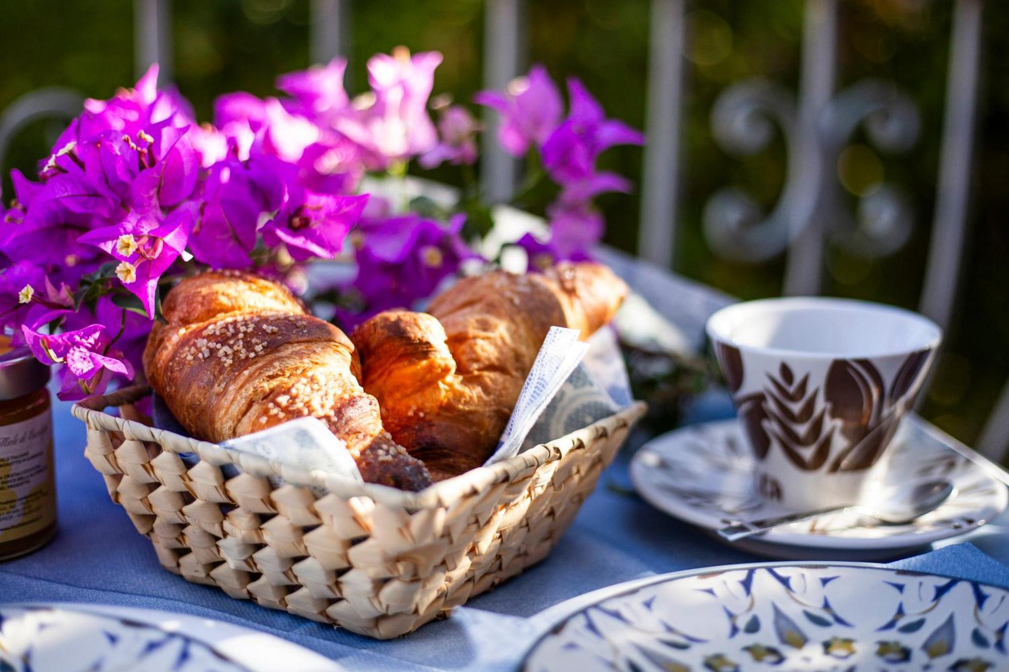 سانتا تيريزا غالّورا Le Maschere B&B المظهر الخارجي الصورة