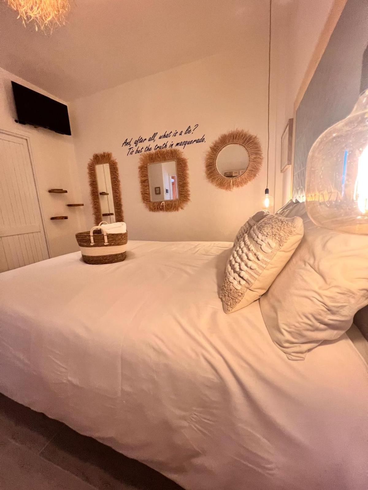 سانتا تيريزا غالّورا Le Maschere B&B المظهر الخارجي الصورة