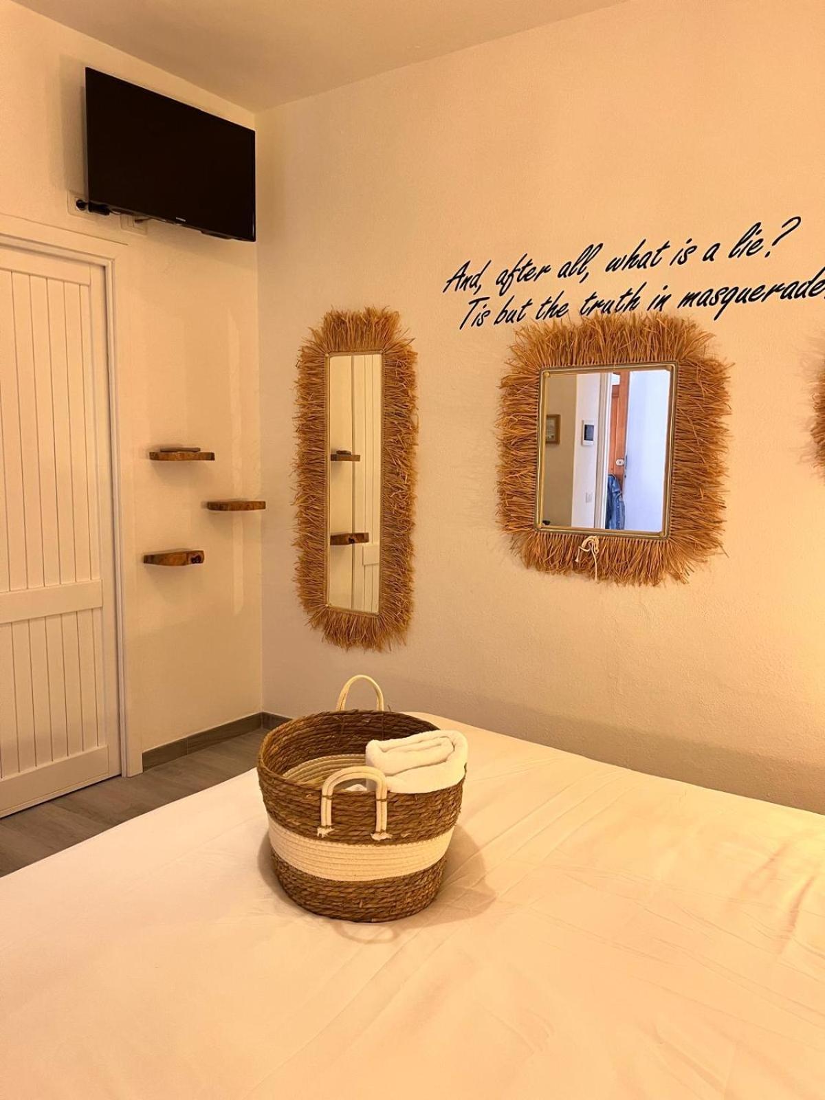 سانتا تيريزا غالّورا Le Maschere B&B المظهر الخارجي الصورة